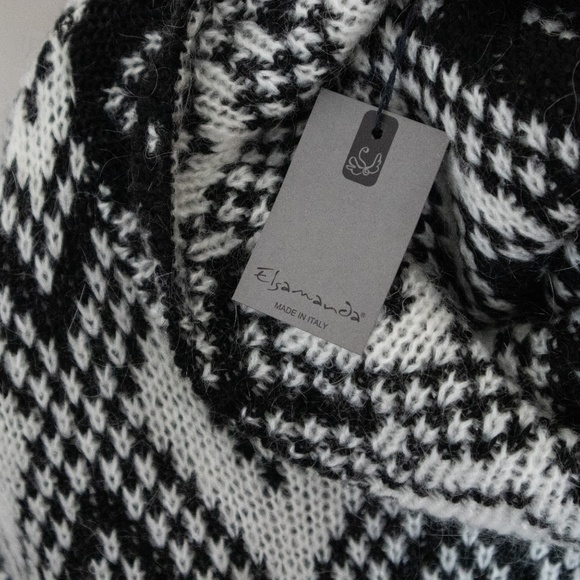 Elsamanda Oversized Sweater with Cowl Neck - Picture 6 of 7